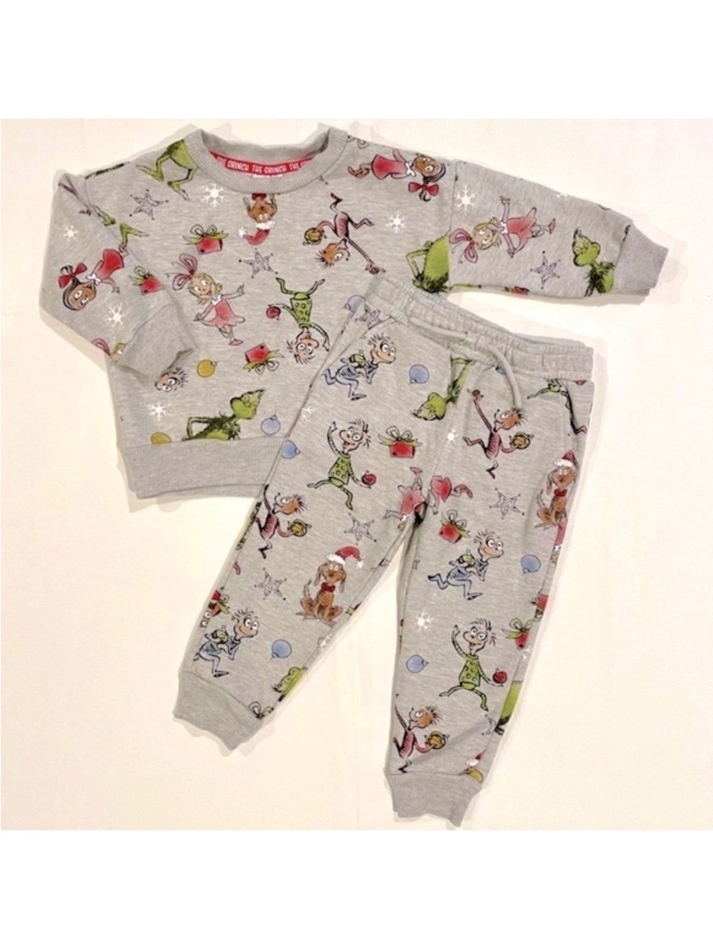 The Grinch 2 Piece Fleece Set Boys 2T Girls Sweatshirt Joggers Pants Christmas